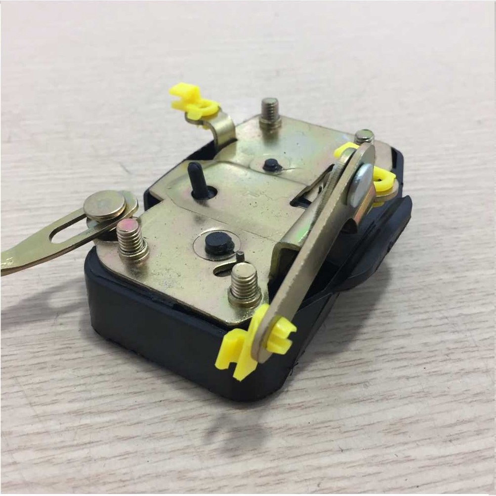 Ổ khóa ngậm cửa/ruột khóa cửa Xe Trường hảI 1.25 tấn, Vinaxuki 1.25T, mã số 1028/1022 - bên phải và bên trái khác nhau