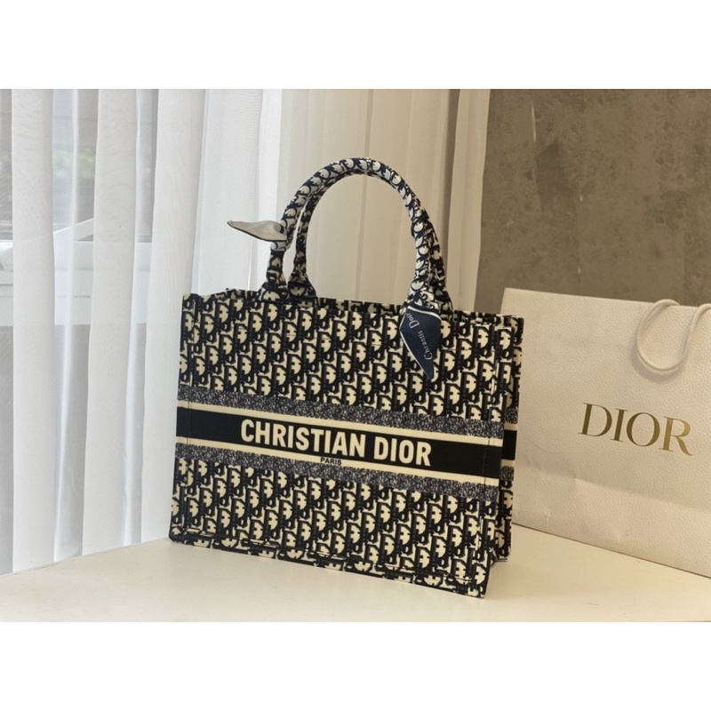 Túi Dior Tote Book