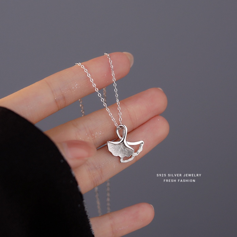 Dây chuyền WE FLOWER mạ bạc 925 mặt hình chiếc lá thời trang Hàn Quốc xinh xắn dành cho nữ