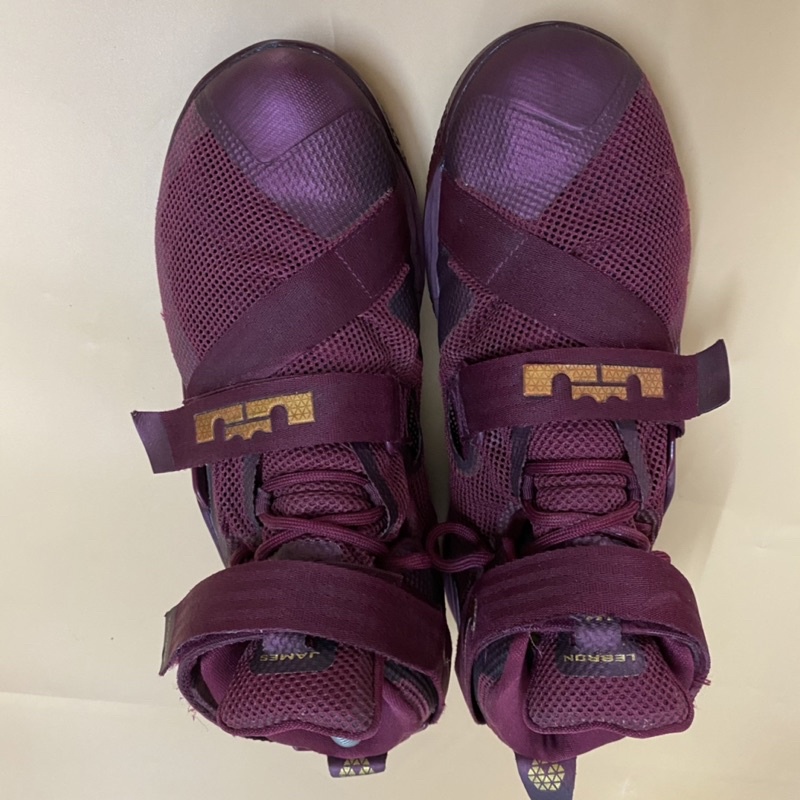 Giày chính hãng đã qua sử dụng