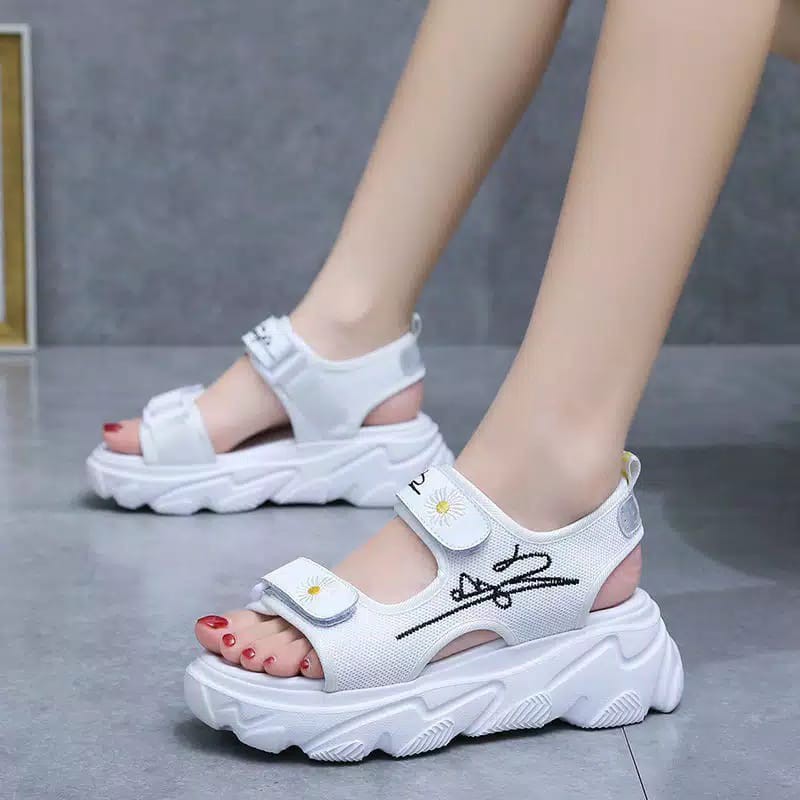 [ GIÁ SỈ ] Sandal nữ thời trang Ulzang đế cao kiểu dáng cao cấp 2 quai ngang hoa cúc 2 màu nữ tính nhẹ nhàng