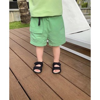 Quần short ngắn, chất liệu kaki mềm, kèm thắt lưng lạ mắt cho bé trai ShiniShop