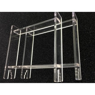 Chân Mika gác đèn odyssea