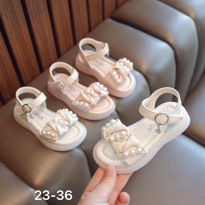 Giày sandal bé gái mã 657
