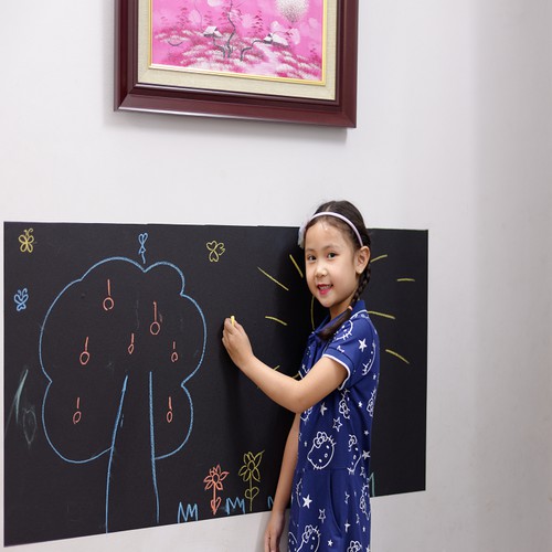 Bảng phấn dán tường cho bé thỏa sức học và vẽ 45 x 200cm