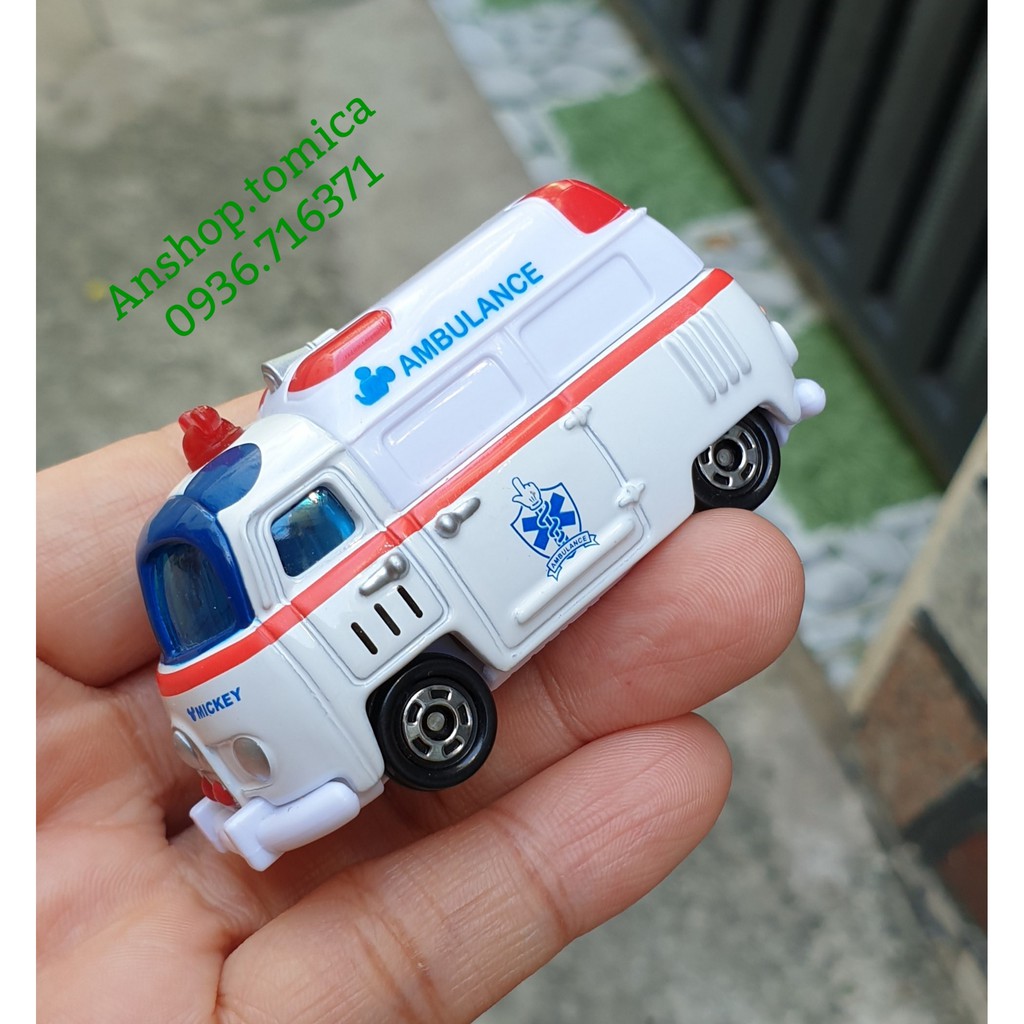 Mô hình xe cứu thương hoạt hình tomica Nhật bản