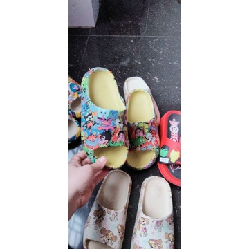 Dép cho bé và người lớn hàng lỗi nhẹ thanh lý cực rẻ, hình thật shop tự chụp không chỉnh sửa.