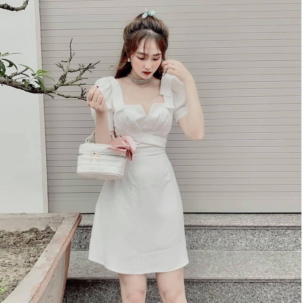 Đầm Thiết Kế Cổ Vuông Xẻ Ngực Cao Cấp