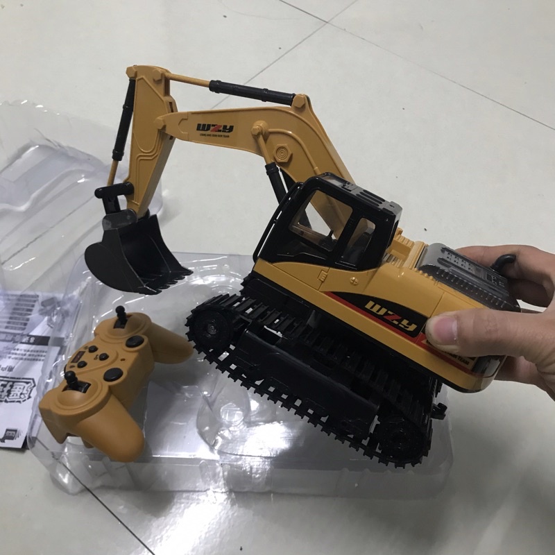 Máy Xúc điều khiển từ xa 5 hướng và 8 hướng hợp kim mô phỏng như thật 100%cho bé thêm năng động