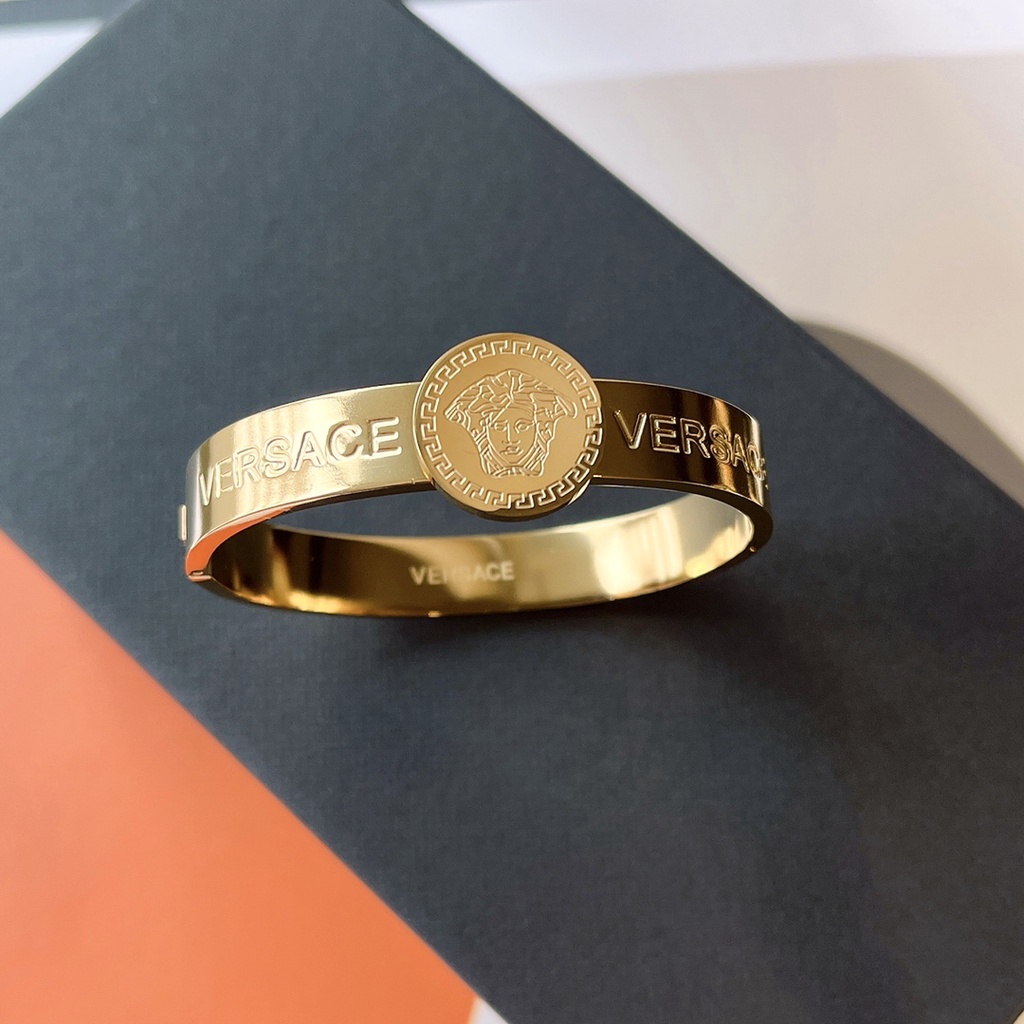 Vòng Tay Versace Bằng Thép Titan Nhẹ Dát Khảm Chữ Không Phai Màu Đơn Giản Cổ Điển Đa Ứng Dụng Sang Trọng Cho Nam Và Nữ