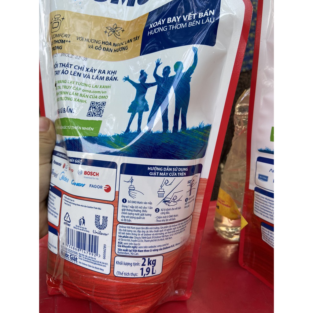 NƯỚC GIẶT OMO MATIC MÁY GIẶT CỬA TRÊN 2.2KG TẶNG SUNLIGHT 370ML