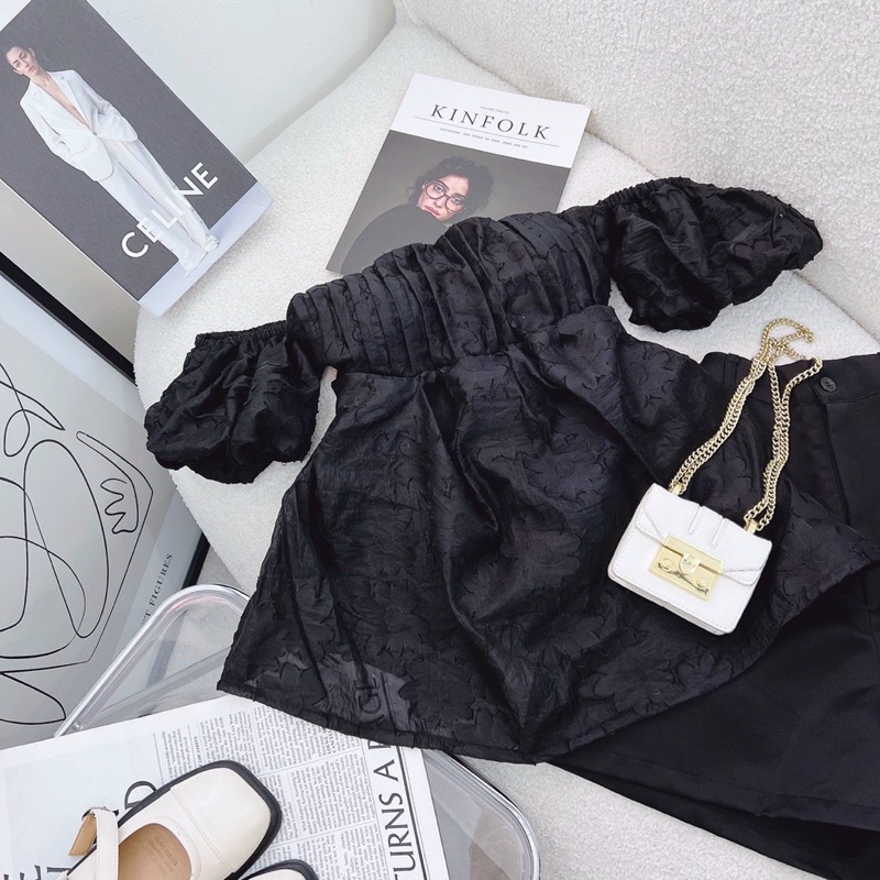 SET ÁO ĐEN GẤM HOA NỔI RỚT VAI PHỒNG + SHORT