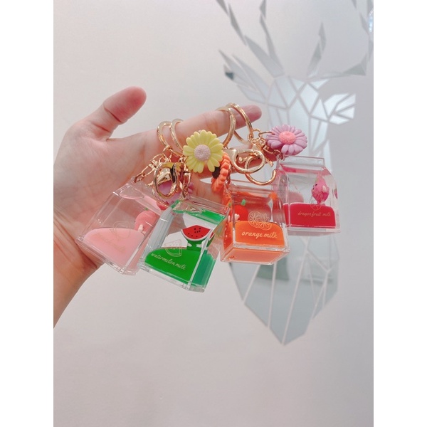 Móc khoá chất lỏng hộp sữa hình disney & fruit