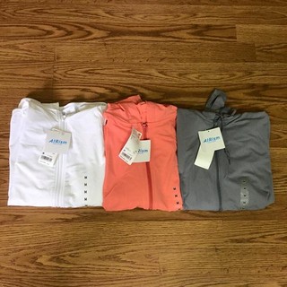 Ao chong nang UV cut Uniqlo