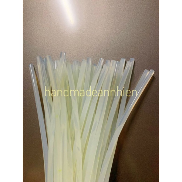 1 cây keo nến nhỏ 26.5 x 0.7cm / Keo silicon