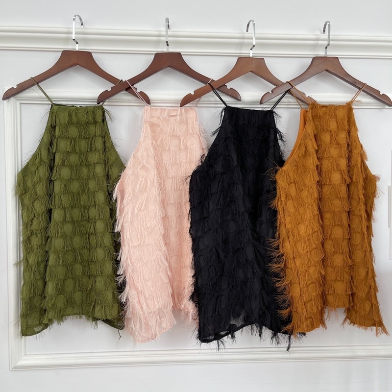 ÁO YẾM YI TOP thiết kế độc lạ với chất vải tua rua form rộng oversize với cổ yếm xinh xắn