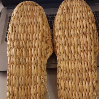 Dép lục bình đan mắt cáo