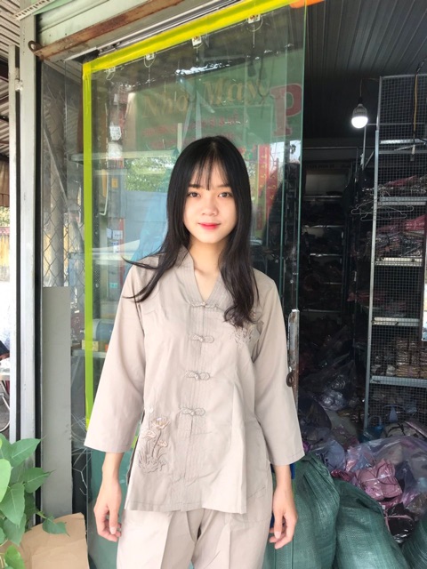 thời trang nữ áo lam đi chùa, bà lai tim nút thắt