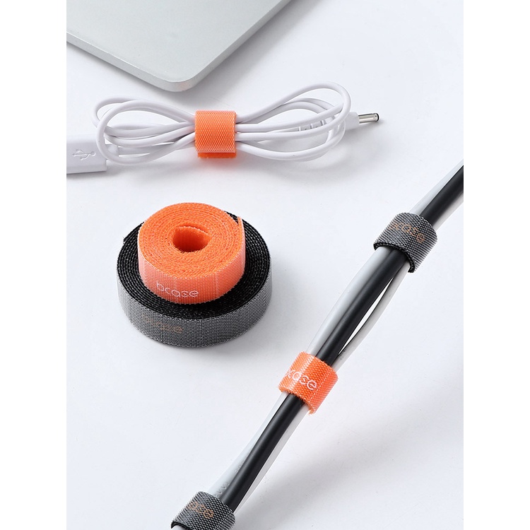Dây dán velcro cố định cáp mạng dây điện giúp không gian gọn gàng ngăn nắp.