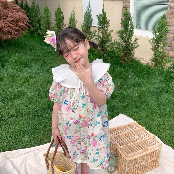 Váy hoa hồng nền trắng cổ bèo cho bé VML009