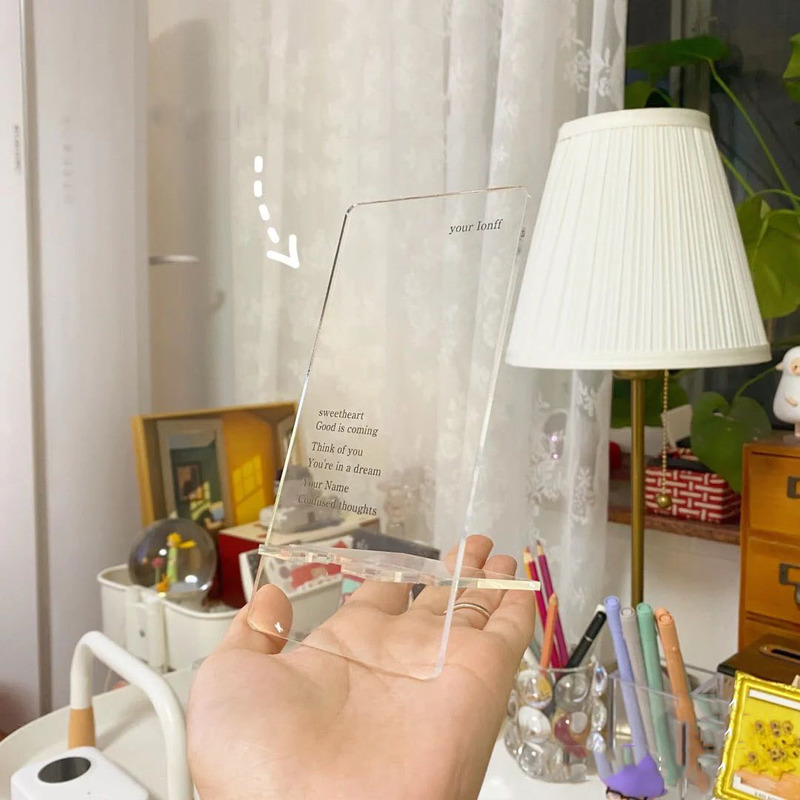 Giá đỡ điện thoại/ máy tính bảng bằng nhựa trong suốt tiện dụng