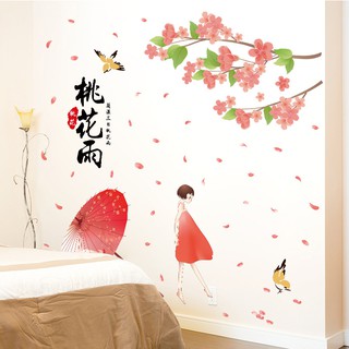 decal dán tường cô bé dù đỏ