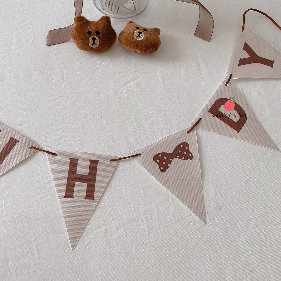 Dây tam giác tên bé phối chữ và hoạ tiết lẻ trang trí phòng tông nâu phong cách hàn quốc dài 140cm