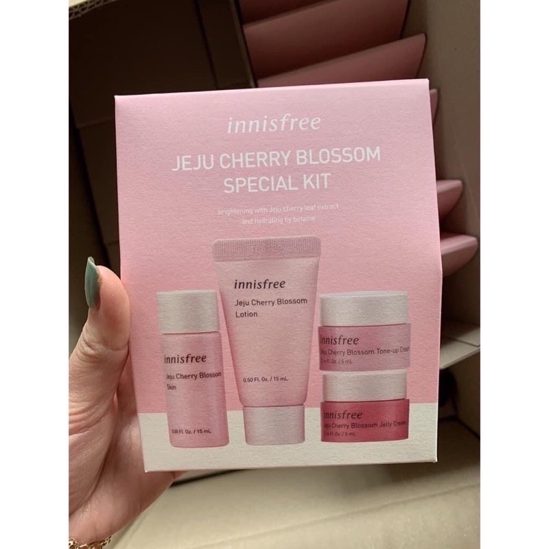 Bộ kit dưỡng ẩm và nâng tone da Innisfree Jeju Cherry Blossom Special Kit