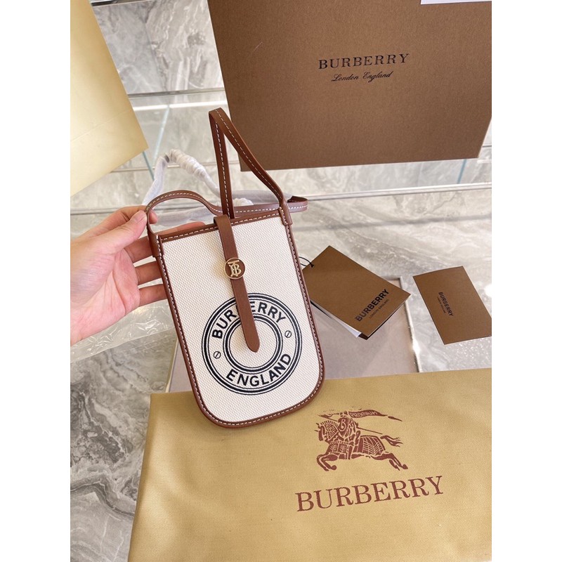 Túi đeo chéo Đây là mẫu couple dành cho cả nam và nữ burberry bbr
