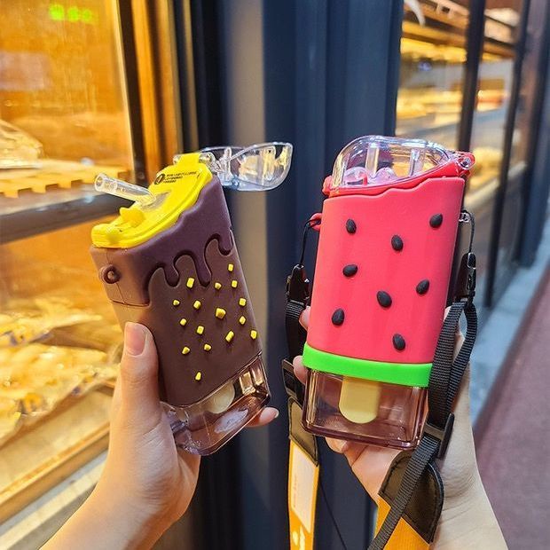 Bình Nước Cầm Tay Chống Sốc Kèm Ống Hút Hình Kem Dưa Hấu Dành Cho Trẻ Em Mẫu Giáo