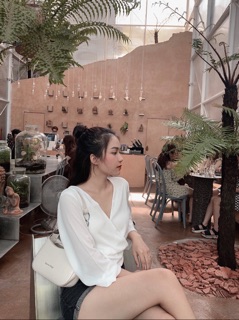 Áo hở lưng thắt nơ sang chảnh