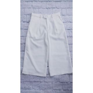 Quần culottes màu trắng