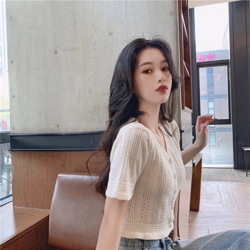 Áo len cộc tay nữ Quảng Châu dáng croptop phối cúc ngọc,giúp chị em tự tin khoe eo thon dáng ngọc,hàng L1 | BigBuy360 - bigbuy360.vn