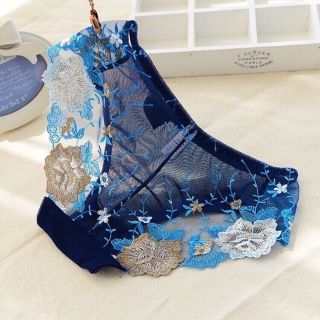 Quần lót ren thêu Hoa cao cấp mới