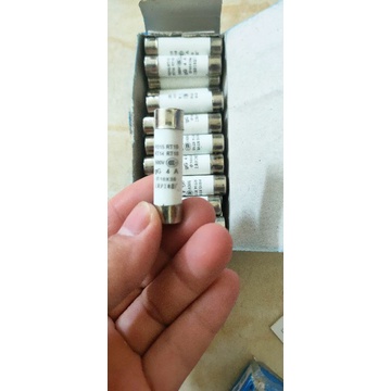 10 Cầu chì sứ 4A 10x38
