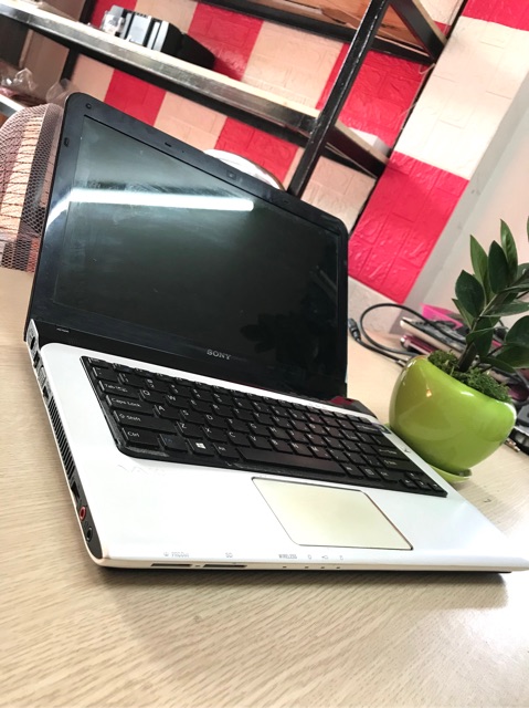 Thanh lý laptop giá rẻ Vaio Sve141 chạy SSD nhanh như gió | BigBuy360 - bigbuy360.vn