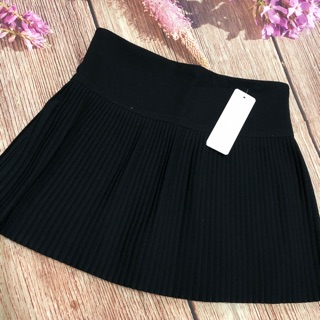 Chân váy xếp ly