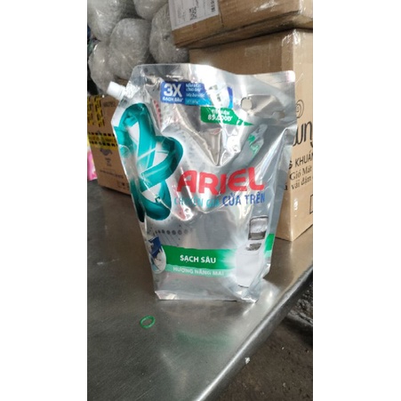 Nước giặt Ariel 3.5kg.