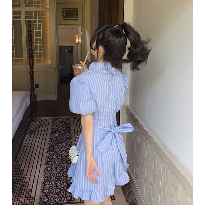 Váy kẻ triết eo rất cá tính