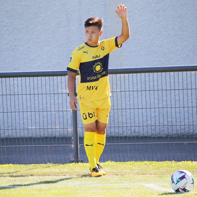 Quần áo bóng đá, đồ đá banh CLB Pau Fc Quang Hải Vàng Vải thun lạnh cao cấp