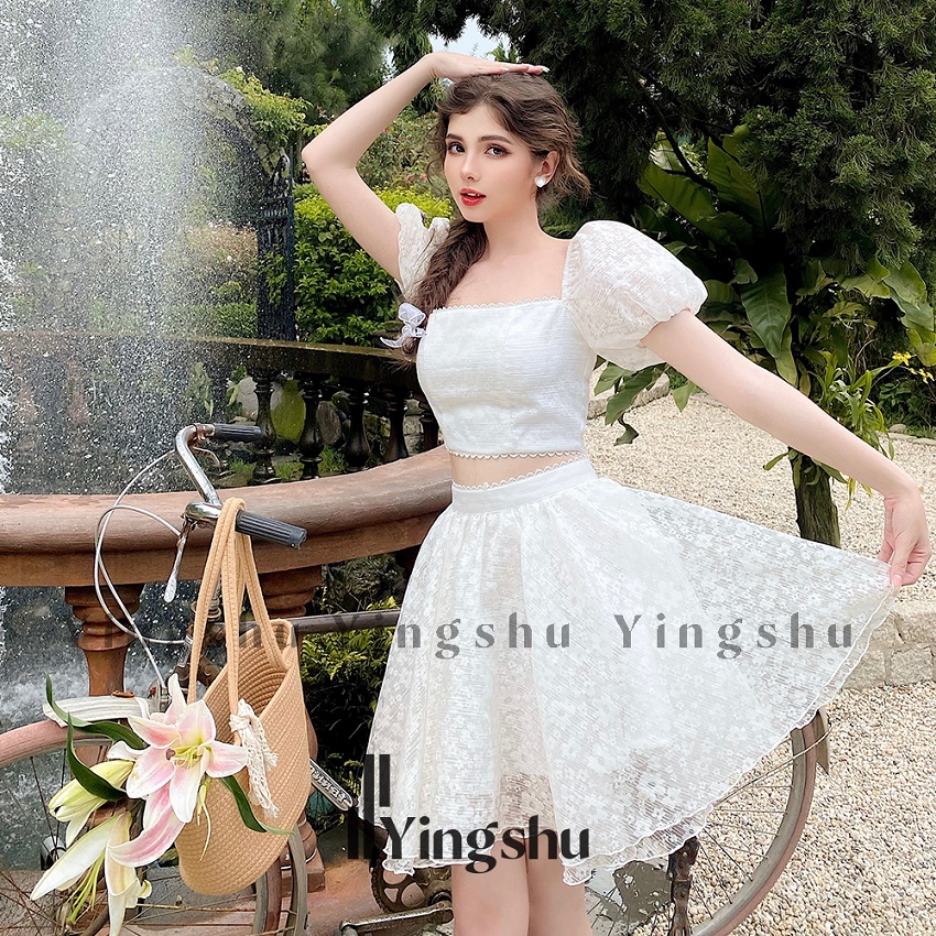 Set áo croptop và chân váy ngắn dáng xòe