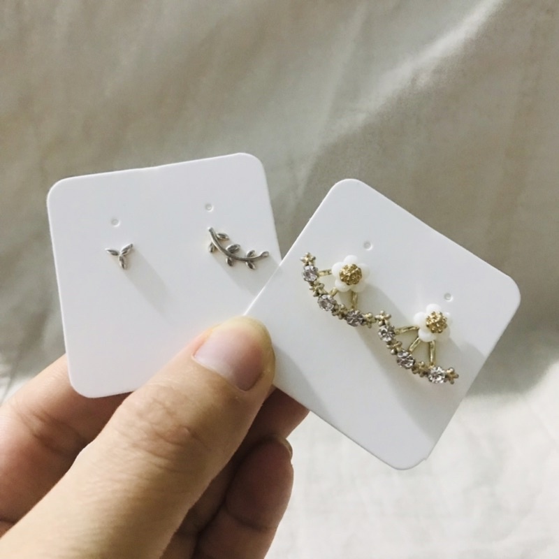 100 bìa treo khuyên trơn , thẻ treo bông tai, Earring hang tags, giấy dày, kích thước 4x4.5cm