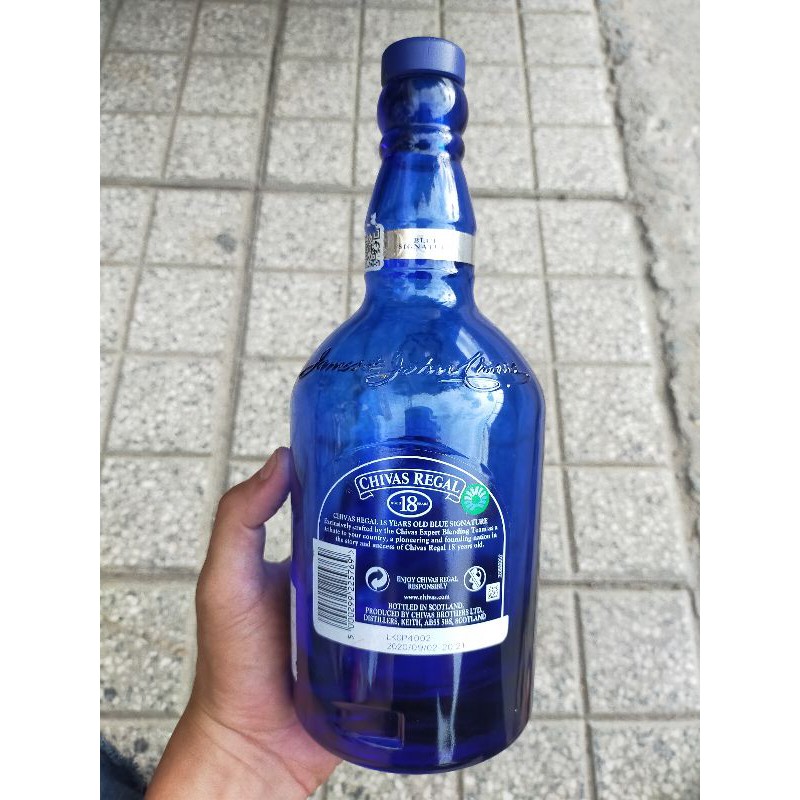 Vỏ chai rượu thủy tinh Chivas 18 Blue xuất xứ Scotland dung tích 700ml rất đẹp.