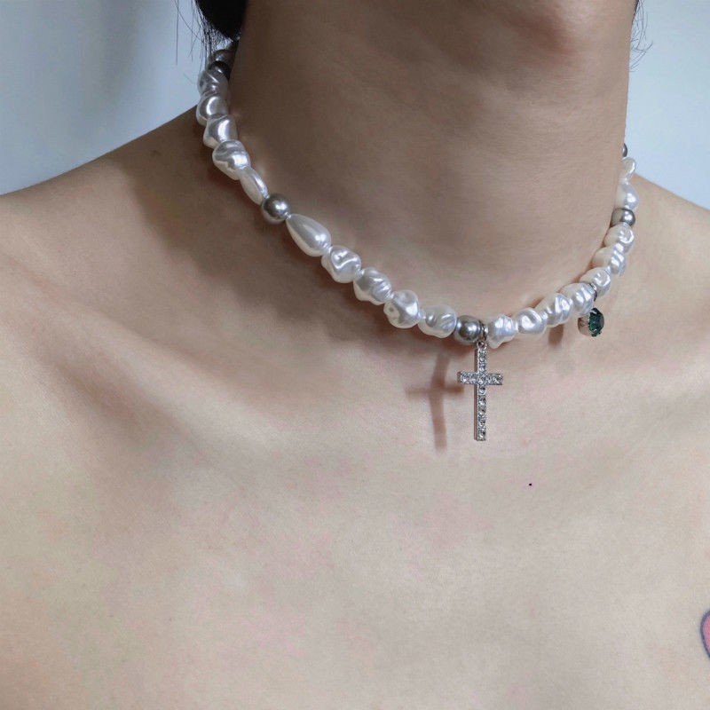 Dây chuyền đính ngọc trai mặt thì thành giá phong cách hiphop