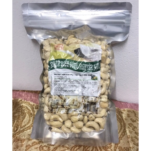 Hạt điều tách vỏ sống trắng nguyên hạt 500g.