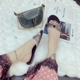 Dép lê bảng lưới