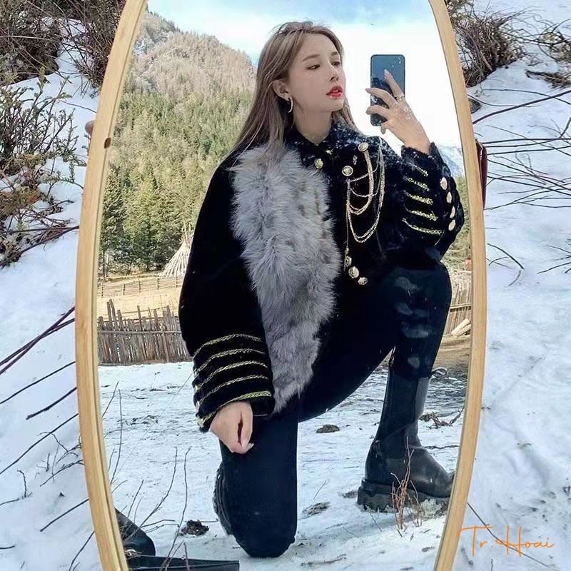 Áo khoác lông cúc xích hoàng gia