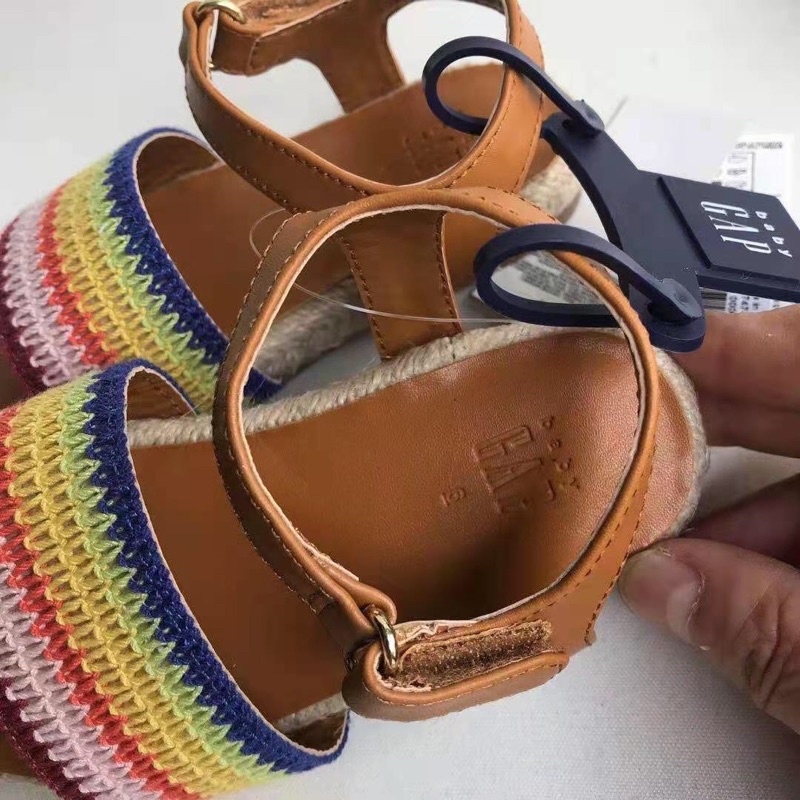 Sandal bé gái, Gap dư xịn
