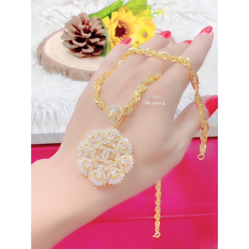 Mặt dây chuyền nữ UHA mạ vàng 18K kiểu dáng sang trọng M1349