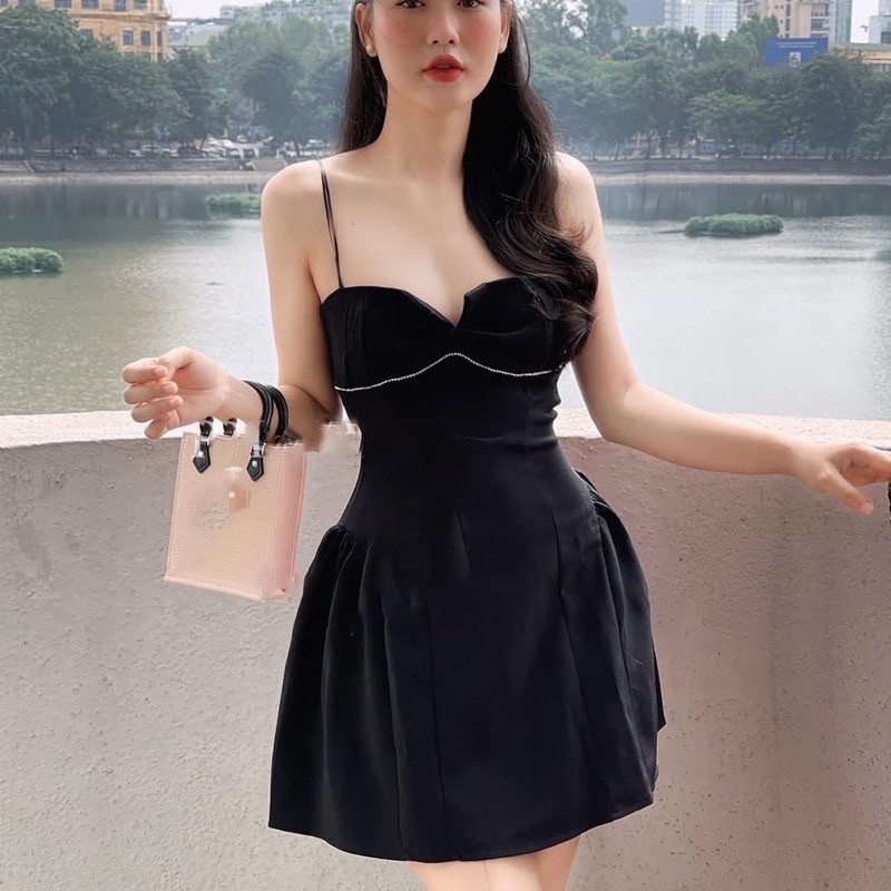 Đầm 2 Dây Cúp Ngực Viền Đá Chất Umi Sang Trọng